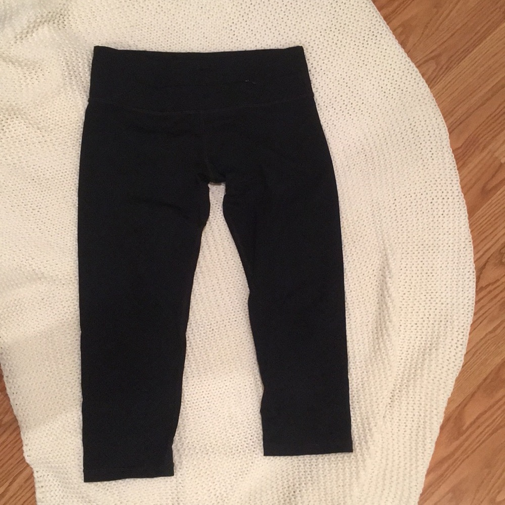 Black Nancy Rose Plank Crop